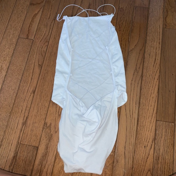 Open Back White Bodysuit - Picture 2 of 2